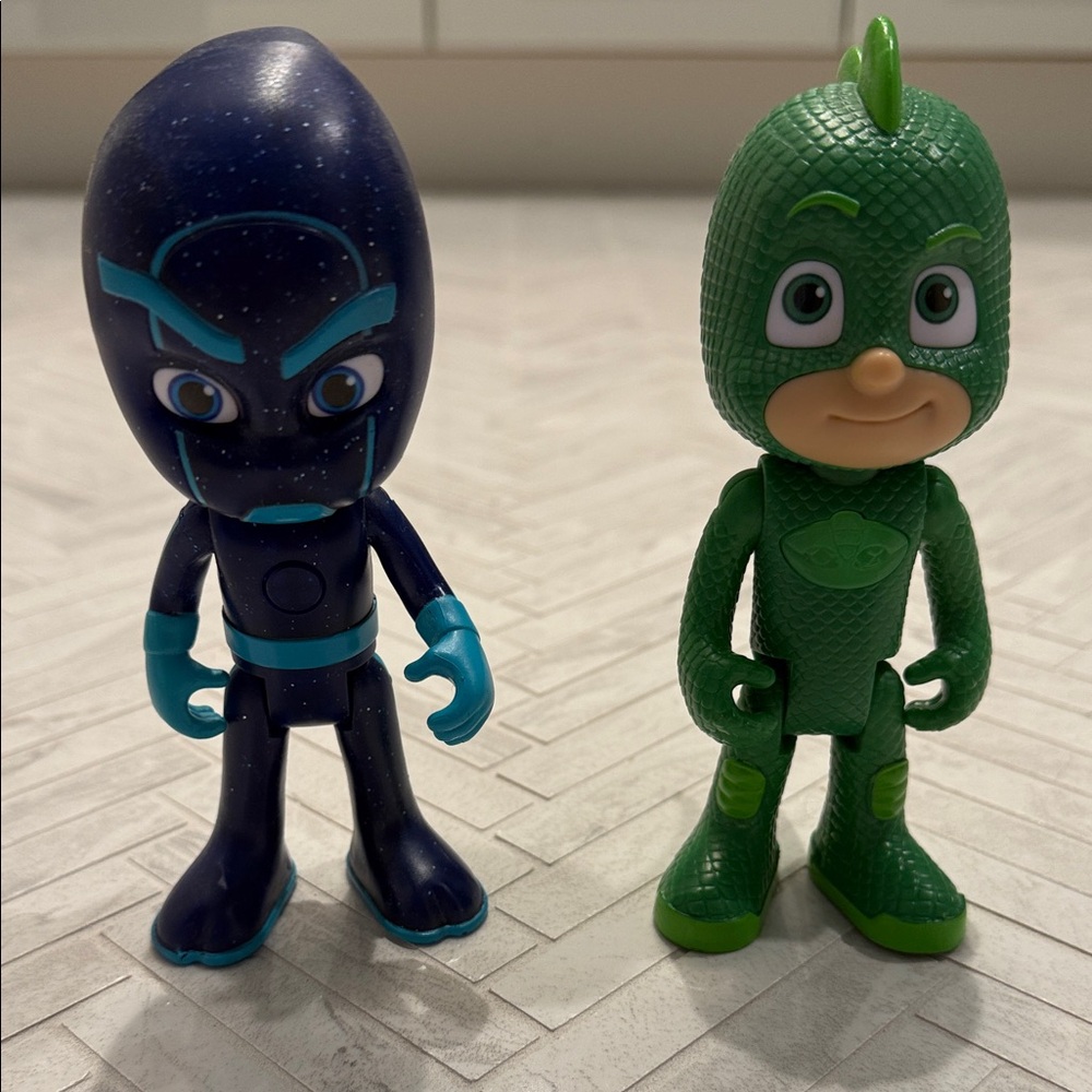 PJ Mask Talking Figures Green and Navy Kids Superhero Figures - Set of 2